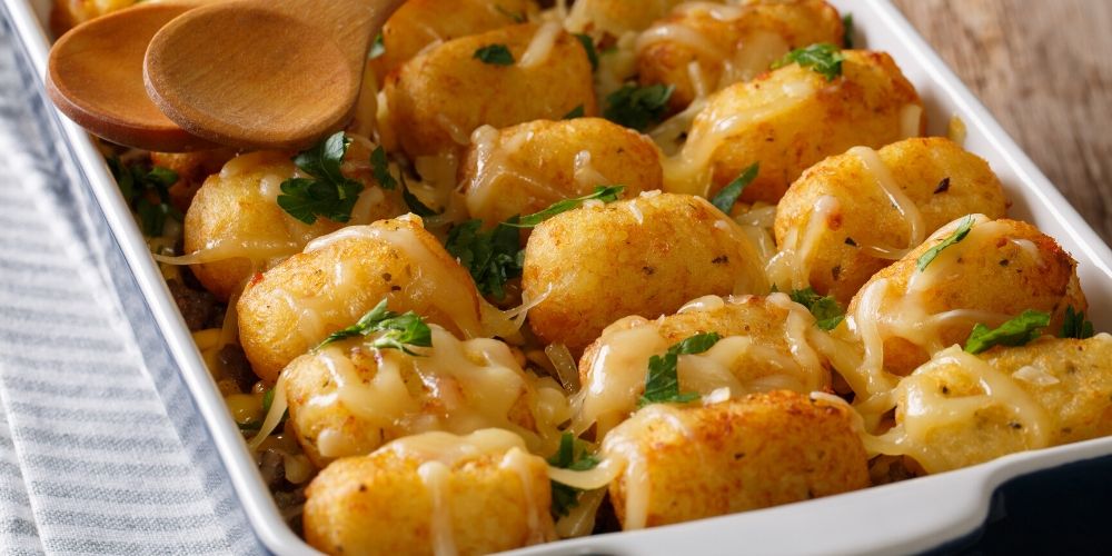 tater tots with cheese sauce